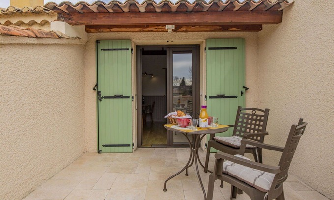 Noves Apartamento | Bonito apartamento para 2 personas con WIFI, A/C, TV, terraza y aparcamiento