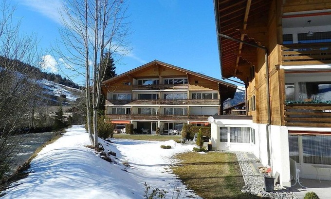 Gstaad Apartamento | Precioso apartamento para 2 personas con WIFI, TV, balcón y aparcamiento
