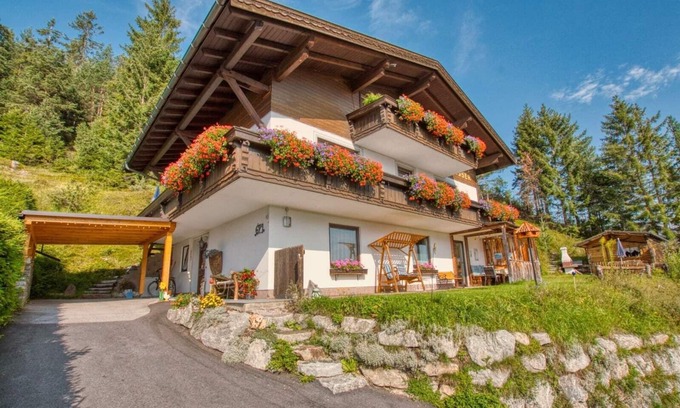 Seefeld in Tirol Apartamento | muy bien equipadas, vistas panorámicas, soleado jardín con cenador y barbacoa