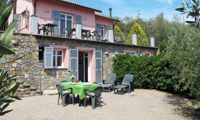 Caramagna Ligure Apartamento | Acogedor apartamento para 4 personas con WIFI, TV, terraza y aparcamiento