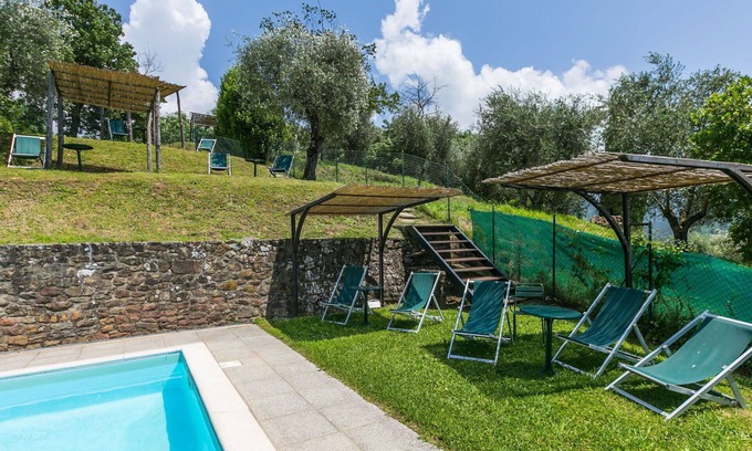 Pescia Apartamento | Bonito apartamento para 4 personas con piscina, WIFI, patio, mascotas permitida y aparcamiento
