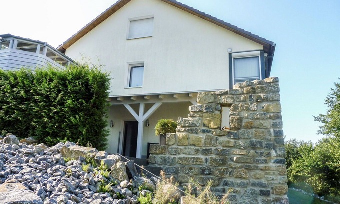 Luegde Apartamento | Acogedor apartamento para 5 personas con WIFI, TV, terraza, mascotas permitida y aparcamiento