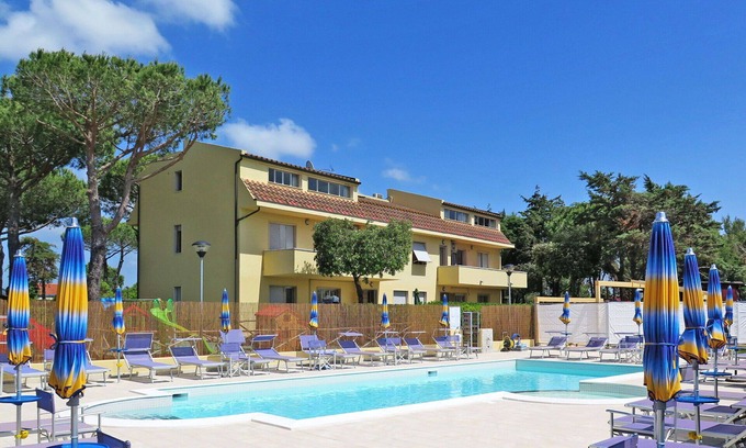 Marina di Cecina Apartamento | Hermoso apartamento con piscina, A/C, WIFI, TV, patio, mascotas permitida y aparcamiento