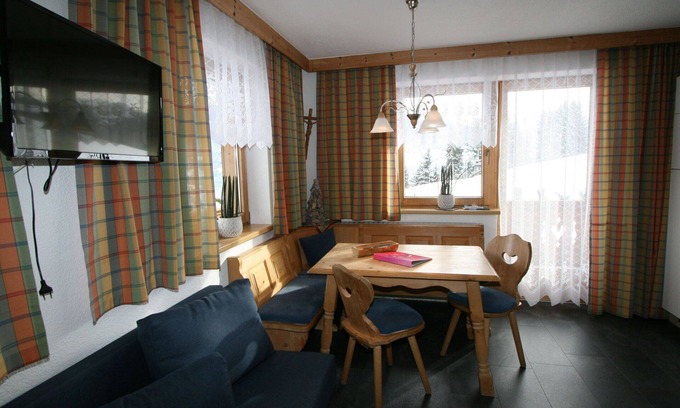 Emberg Apartamento | Acogedor apartamento para 3 personas con WIFI, TV, balcón y aparcamiento