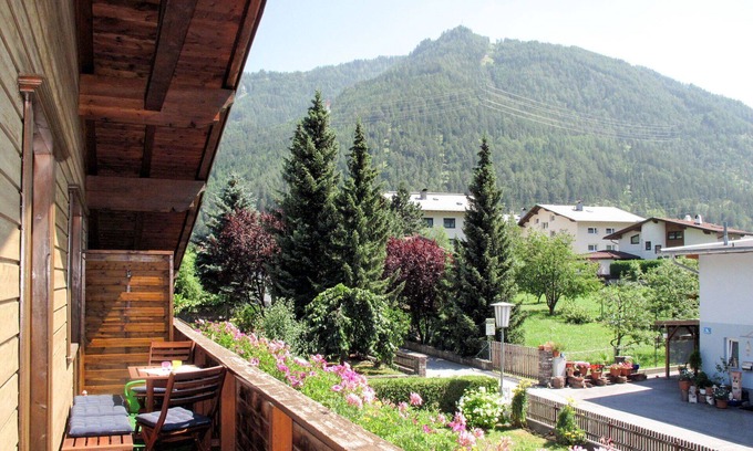 Prutz Apartamento | Precioso apartamento para 6 personas con WIFI, TV, terraza, mascotas permitida y aparcamiento