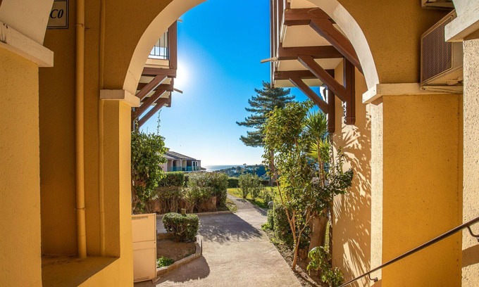 Le Dramont Apartamento | Cosy apartment for 4 people with pool, WIFI, TV and terrace
