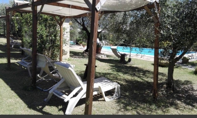 Pietrauta Apartamento | Bonito apartamento con WIFI, piscina, patio, vista panorámica y aparcamiento, cerca de Spoleto