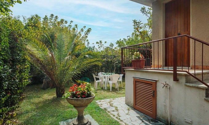 Marina di Pietrasanta Apartamento | Hermoso apartamento para 5 personas con A/C, WIFI, TV, balcón, mascotas permitida y aparcamiento