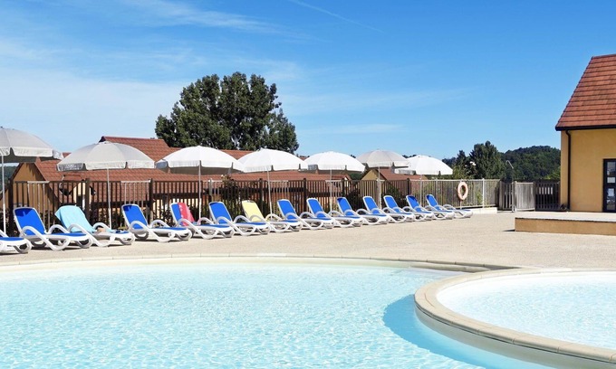 Sarlat-la-Caneda Casa | Cosy apartment in villa for 4 guests with WIFI, pool, TV, terrace, pets allowed and parking