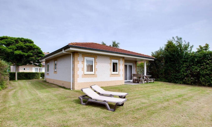Municipality of Hellevoetsluis Casa | Bonito apartamento en villa para 4 personas con WIFI, piscina, TV y aparcamiento