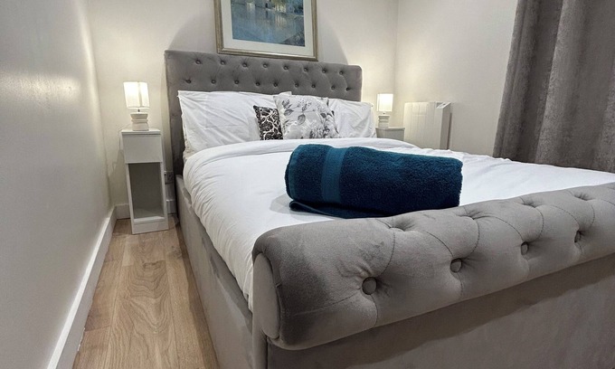 Horley Apartamento | Cosy apartment in a unique village close to Gatwick Airport and trains to london