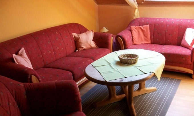 Wittmund Villa | Acogedor apartamento en villa con WIFI, TV, terraza, mascotas permitida y aparcamiento