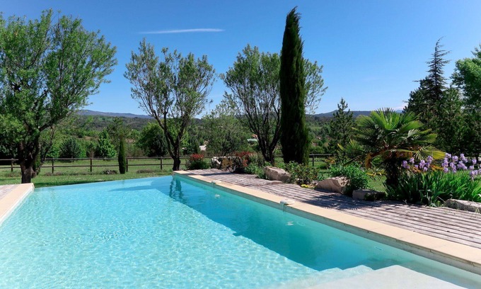 Sigonce Villa | Hermoso apartamento en villa con WIFI, piscina, TV, patio, mascotas permitida y aparcamiento