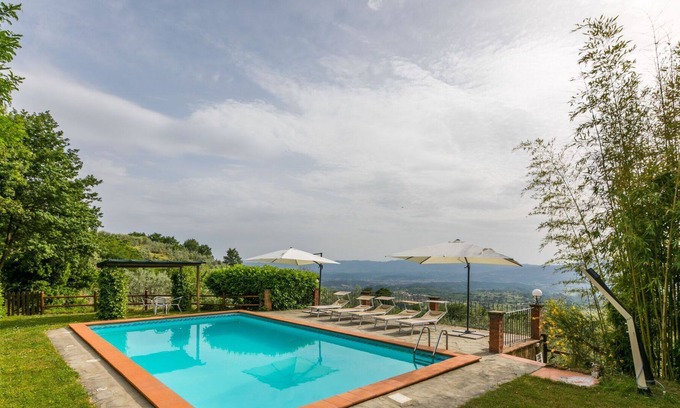 Bivio Pozzo Villa | Hermoso apartamento en villa con piscina, WIFI, TV, patio, mascotas permitida y aparcamiento
