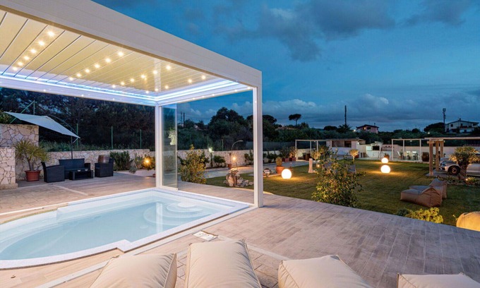 Eden Beach Villa | Bonito apartamento en villa para 3 personas con WIFI, A/C, piscina, TV, patio y aparcamiento
