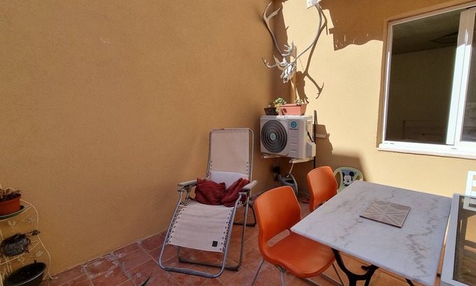 Sigean Apartamento | Cosy apartment with backdoor terrace, ideal for families