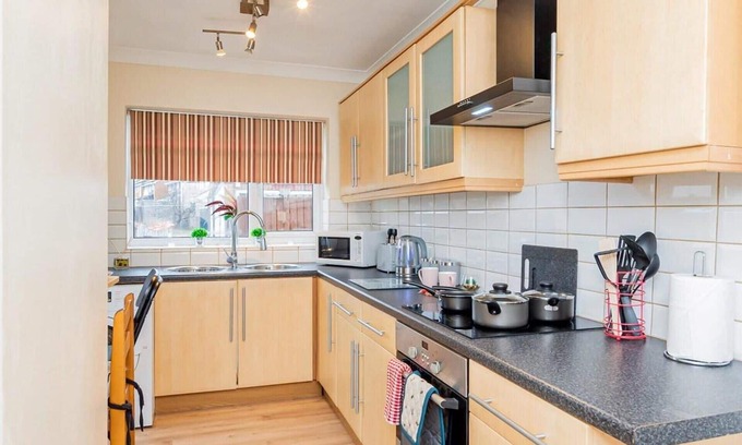 Little Hay Casa | Cosy Birmingham House With 3 Bedrooms