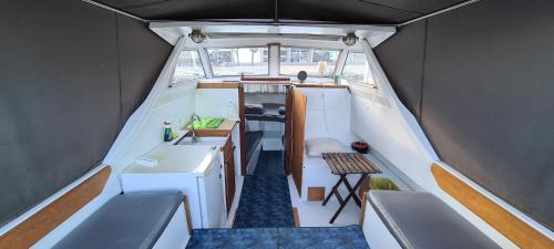 Sant Adria de Besos Alquiler De Eote | COSY BOAT FLAT at BARCELONA BEACH