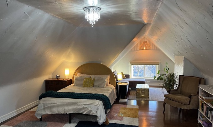 Covington Apartamento | Cosy Boho 3rd Floor Studio in Heart of Covington, 5 Minute Walk to Wedding Venue