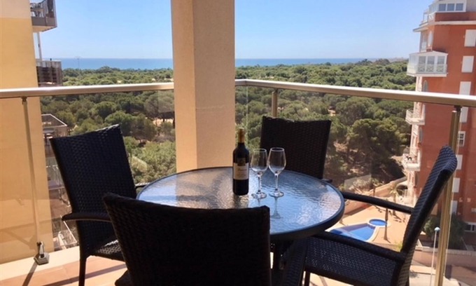 Guardamar del Segura Apartamento | Acogedor apartamento luminoso y limpio con vistas al mar, piscina compartida y Wi-Fi