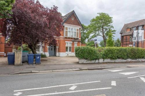 Ealing Apartamento | Cosy bright & large 4 bedroom Flat With parking