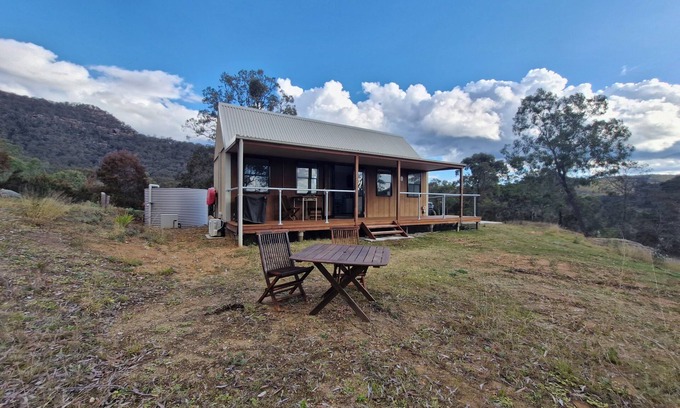 Broke Cabina | Cosy Cabin located in the Broke Valley approx 30 mins to Pokolbin & Wollombi