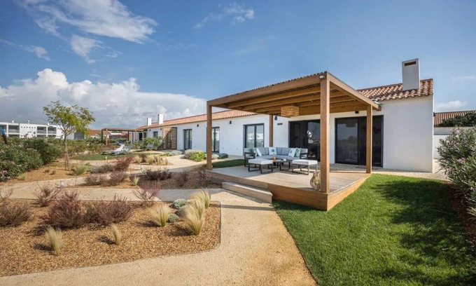 Rogil Apartamento | Cosy & Calm Rosemary Retreat in Rogil