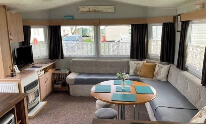 Tunstall Casa | Cosy Caravan Just 5 min Walk to the Beach