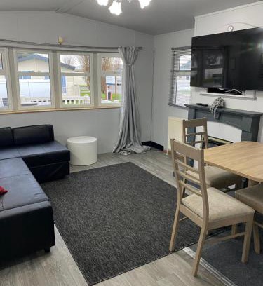 Walton on the Naze Otro | Cosy Caravan near the beach