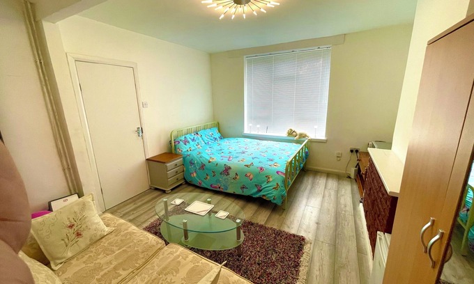 Wandle Valley Casa | Cosy Carshalton Double Retreat