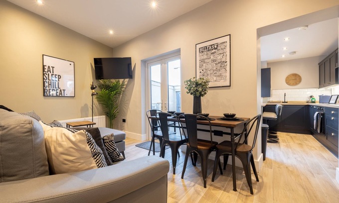 Ormeau Casa | Cosy Central Victorian Home! - Fresh, modern and quiet.