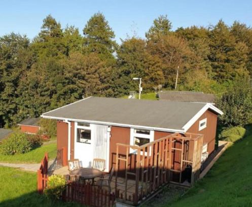 Llanybri Chalet De Esquí | Cosy Chalet, Seasonal Pool & Play Park Llansteffan