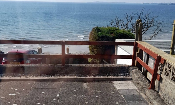 Amroth Chalet De Esquí | Cosy chalet with breathtaking sea views of the bay. Pet friendly.