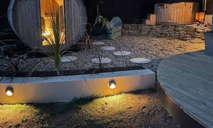 Stroud Cabina | Cosy chalet with sauna and hot tub