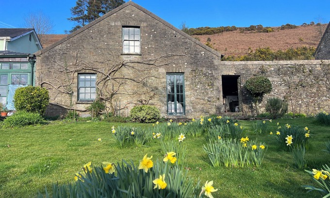 Margam Cabaña | Cosy, colourful farm cottage