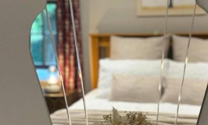 Talgarth Cabaña | Cosy, comfy & tranquil farm cottage with log fire & country walks from the door
