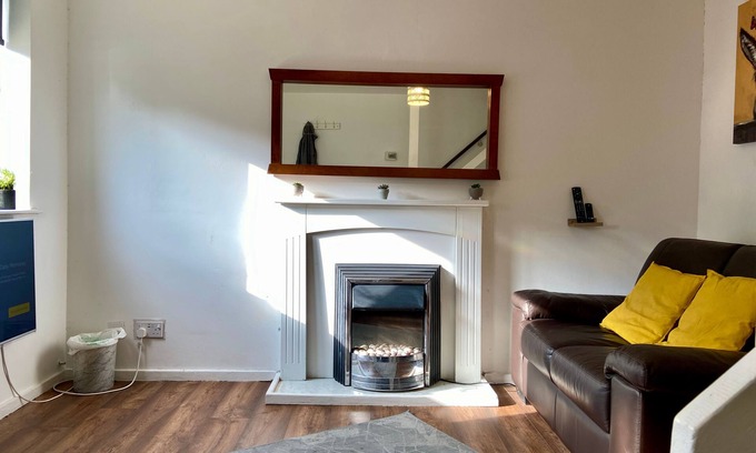 Healey Lane Casa | Comfortable 1 Bed House in Batley - Sleeps 3