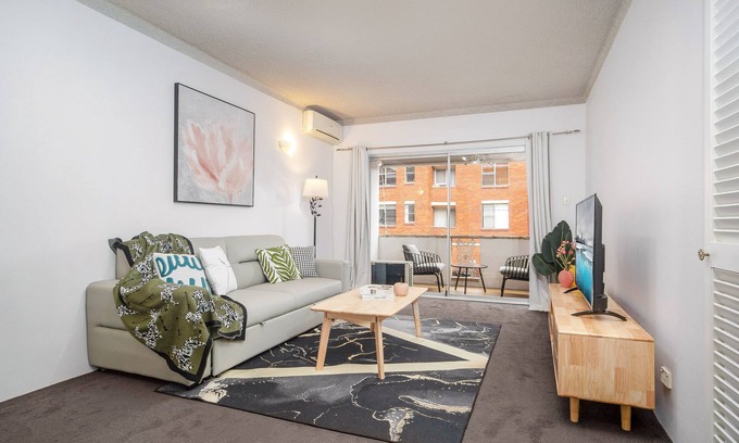 Burwood Condominio | Cosy & Convenient Place with Free Parking in Inner West Area