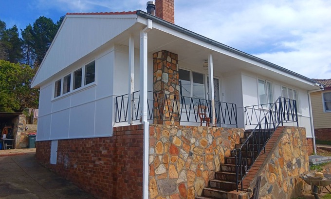 Cooma Casa | Cosy Cooma Holiday Home in the Snowy Mountains.