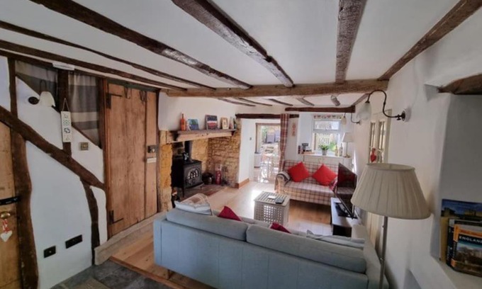 Moreton-in-Marsh Casa | Cosy Cotswolds cottage with strong WiFi and self check in service