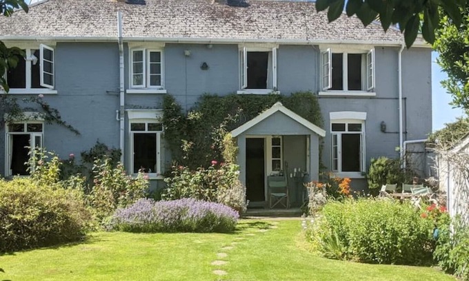 Cowes Cabaña | Cosy Cottage by the Sea (1x BIG Master Double Bedroom)