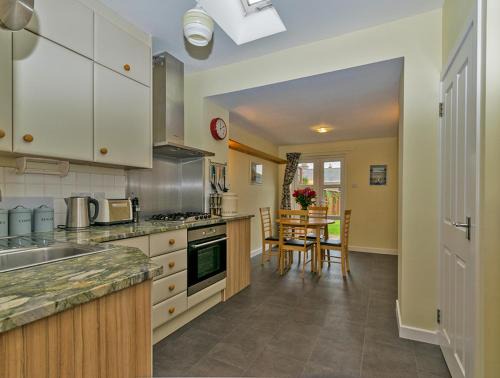 Lossiemouth Casa | Cosy Cottage Close to East Beach, Shops, Restaurants and RAF base