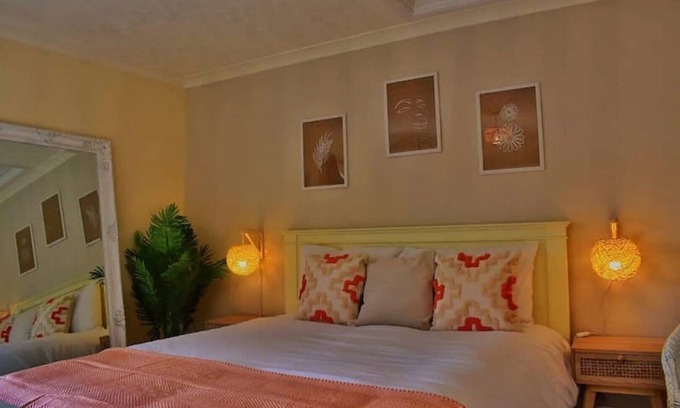 Briston Cabaña | Cosy Cottage, dog friendly with wood burner in North Norfolk