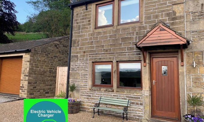 Oxenhope Cabaña | Cosy cottage for two with secure parking and EV charging