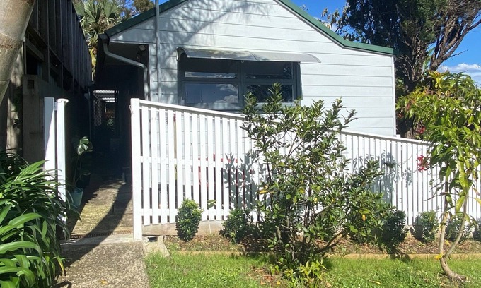 Allambie Heights Cabaña | Cosy cottage in Allambie Heights