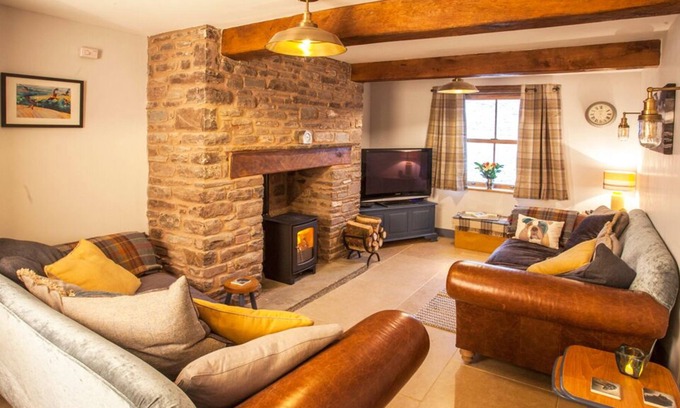 Brecon Cabaña | Cosy cottage in hamlet with pub, near Brecon - children and/or dogs welcome!