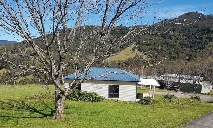 Curramore Cabaña | Cosy Cottage on Rainforest acreage with Waterfall