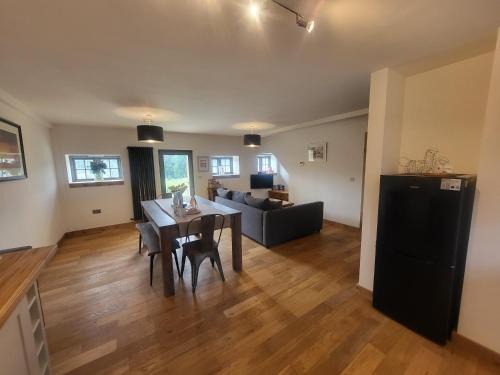 Honiton Casa | Cosy cottage with private hot tub in east devon