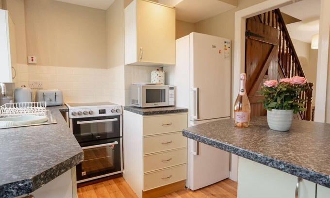 Rossett Casa | Cosy cottage with spacious bedrooms! Sleeps 7!