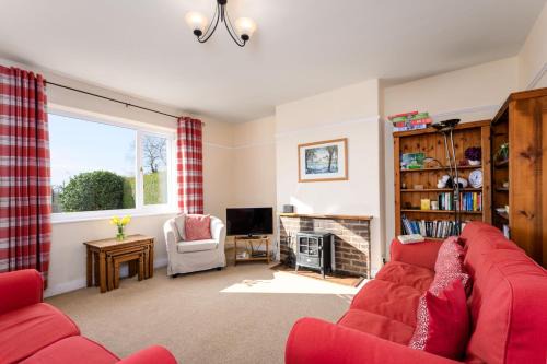 Rhyd-y-foel Casa | Cosy country cottage, nearby beaches attractions A55
